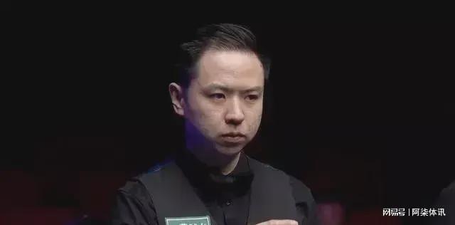 队长风范，因伤缺阵的莫拉塔前往国家队集训营与队友们打招呼